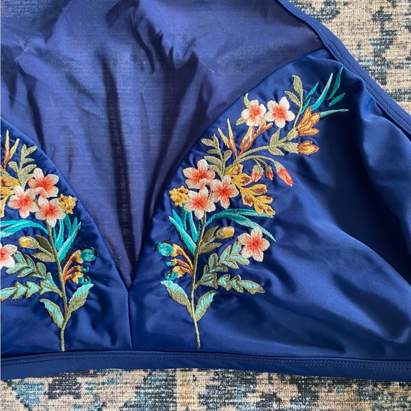 Time and Tru Navy blue embroidered swim suit top- Size 2X - Picture 4 of 4